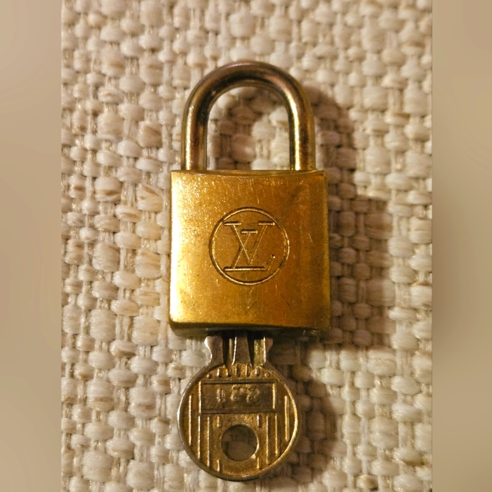 #221 Authentic Louis Vuitton Padlock & Key Set-Brass Gold for LV Bags